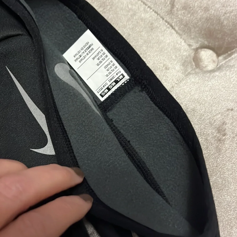 Nike dry women’s headband and glove set, size XS/S, new